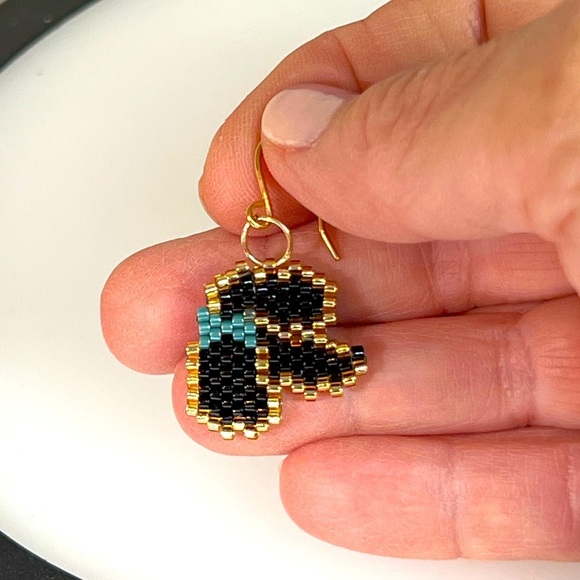 Poodle sculpted seed bead earrings handcrafted lightweight - Picture 4 of 6